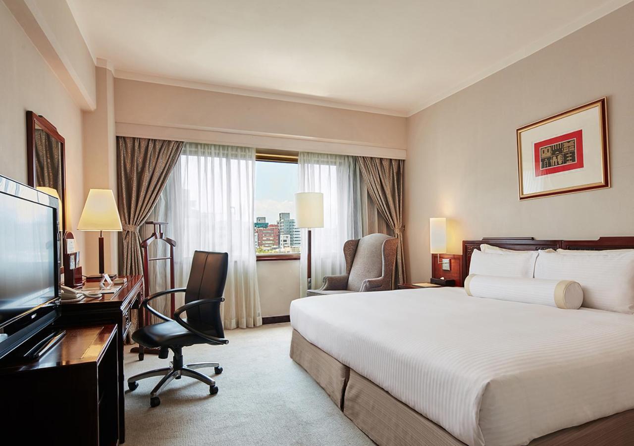فندق ذا هوارد بلازا تايبي تايبيه المظهر الخارجي الصورة A room at the hotel