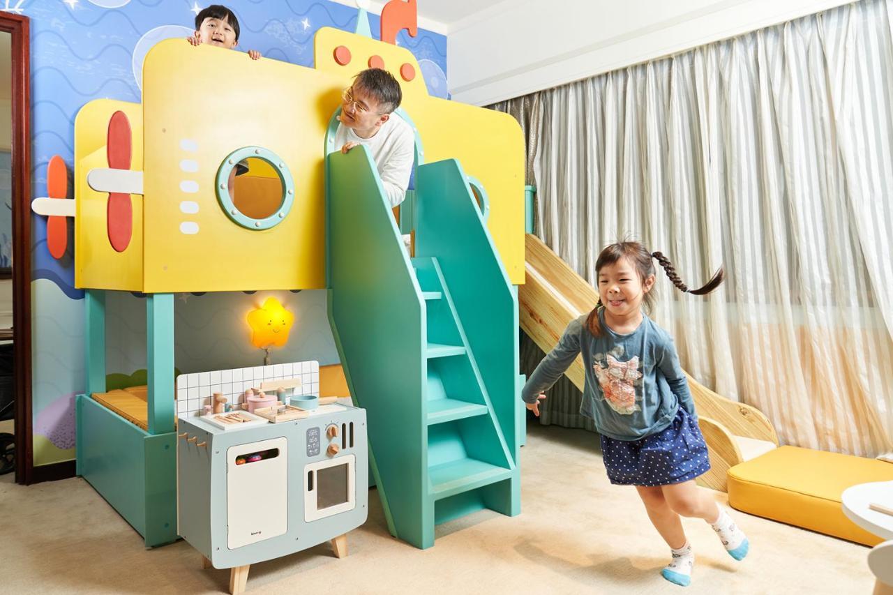 فندق ذا هوارد بلازا تايبي تايبيه المظهر الخارجي الصورة Children playing at the Children's Museum
