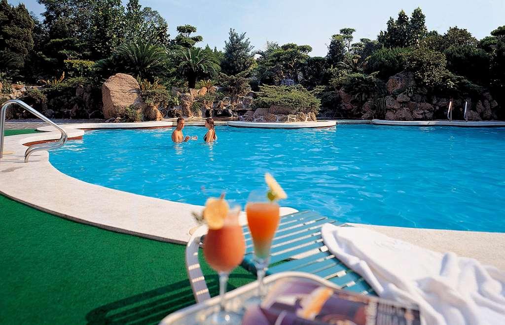 فندق ذا هوارد بلازا تايبي تايبيه المظهر الخارجي الصورة A swimming pool