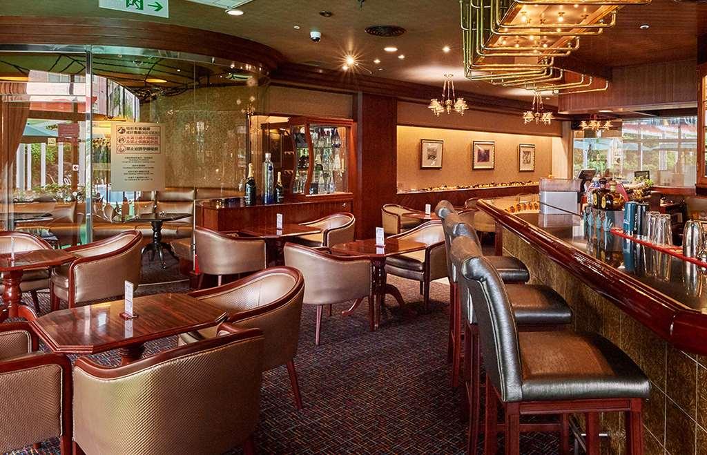 فندق ذا هوارد بلازا تايبي تايبيه المطعم الصورة The bar on board the Queen Mary 2