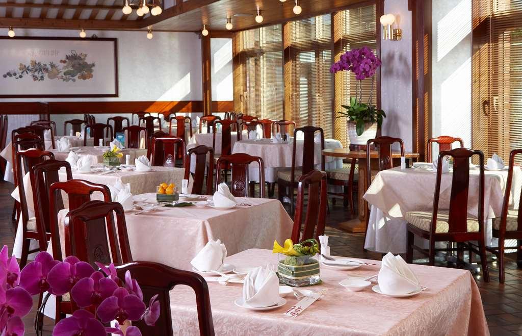 فندق ذا هوارد بلازا تايبي تايبيه المطعم الصورة Interior of the restaurant