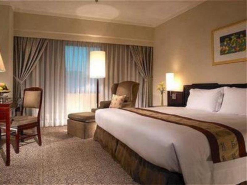 فندق ذا هوارد بلازا تايبي تايبيه الغرفة الصورة A room at the hotel